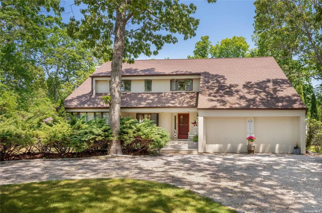 16 Windermere Close Hampton Bays NY 11946