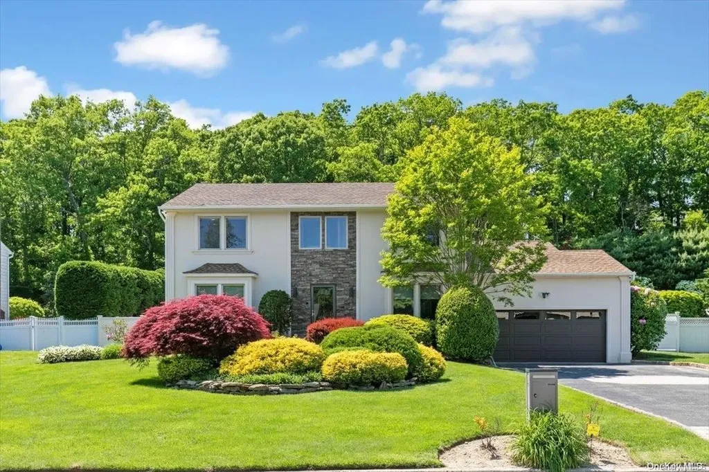 76 Stonehurst Lane Dix Hills NY 11746