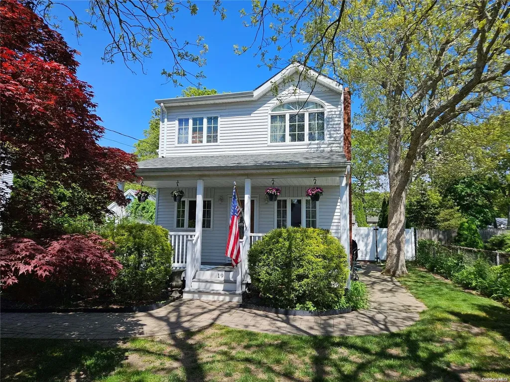 19 Rose Place Selden NY 11784