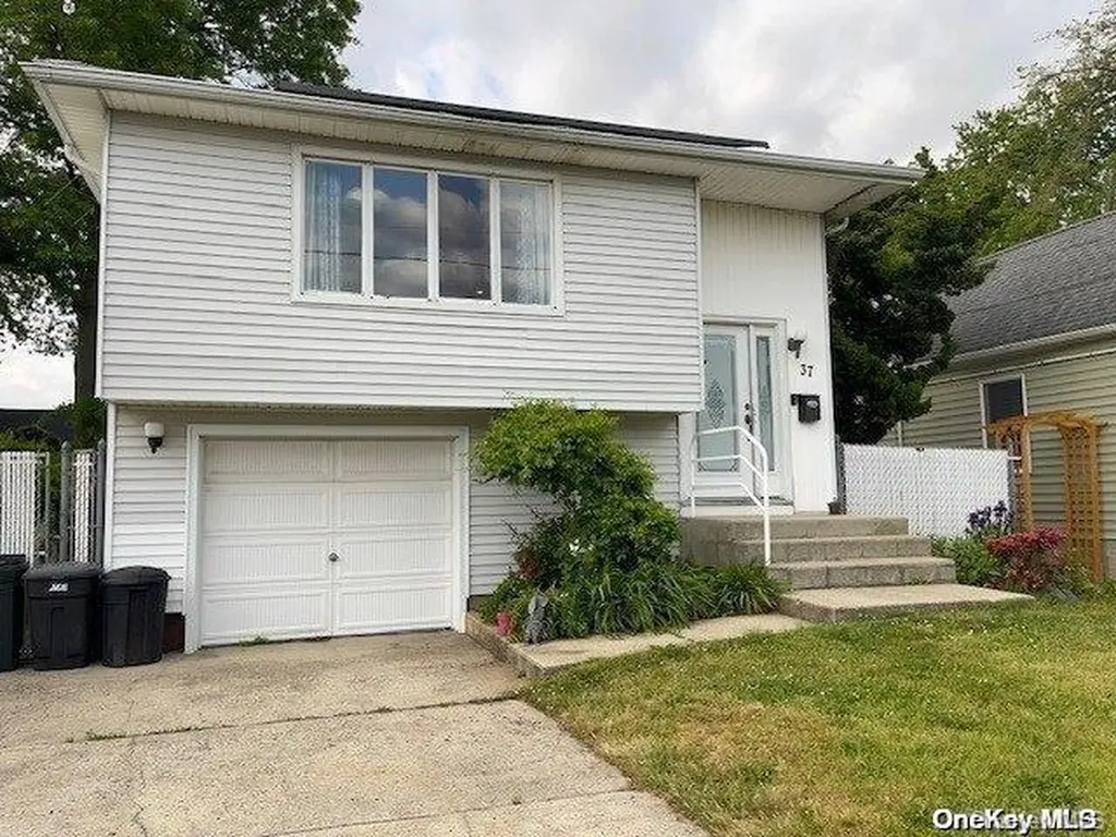 37 Walbridge Avenue Babylon NY 11702