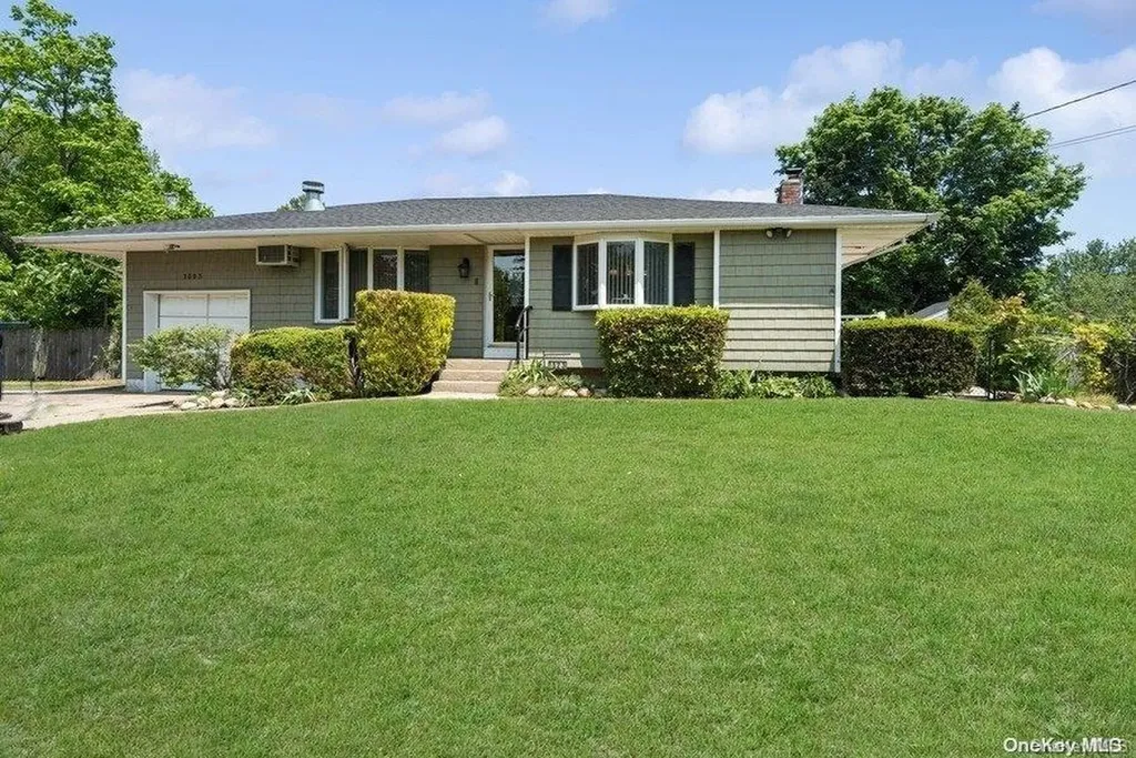1523 Agate Street Bay Shore NY 11706