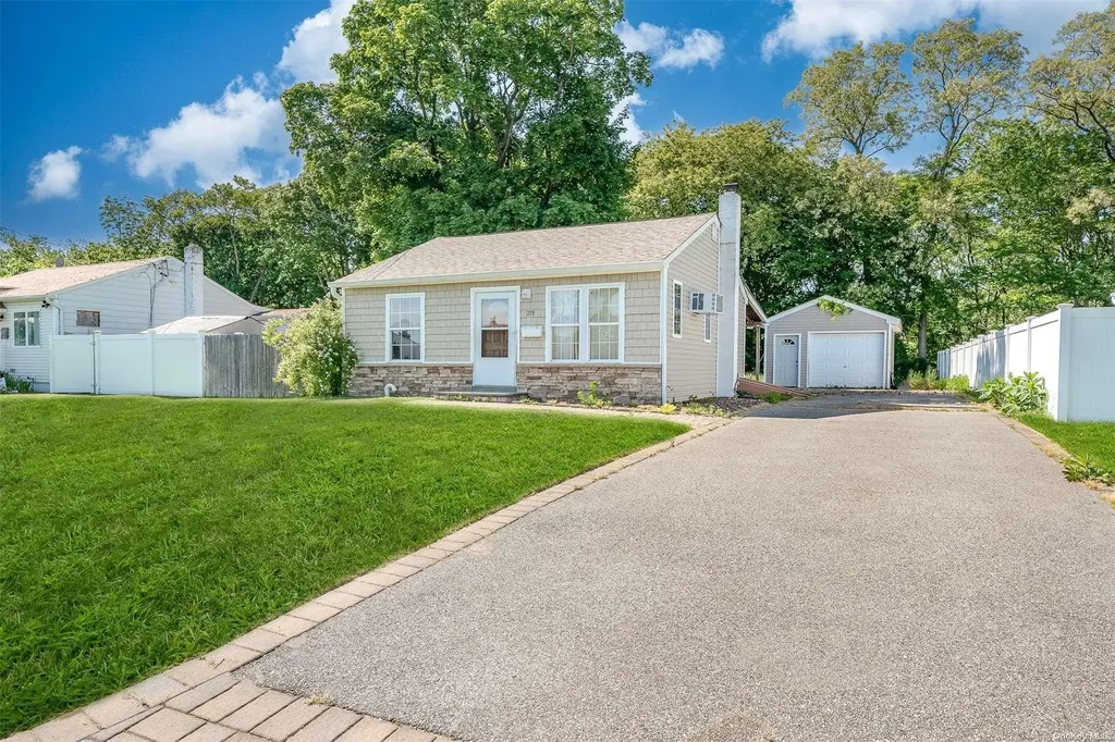 219 17th Street West Babylon NY 11704