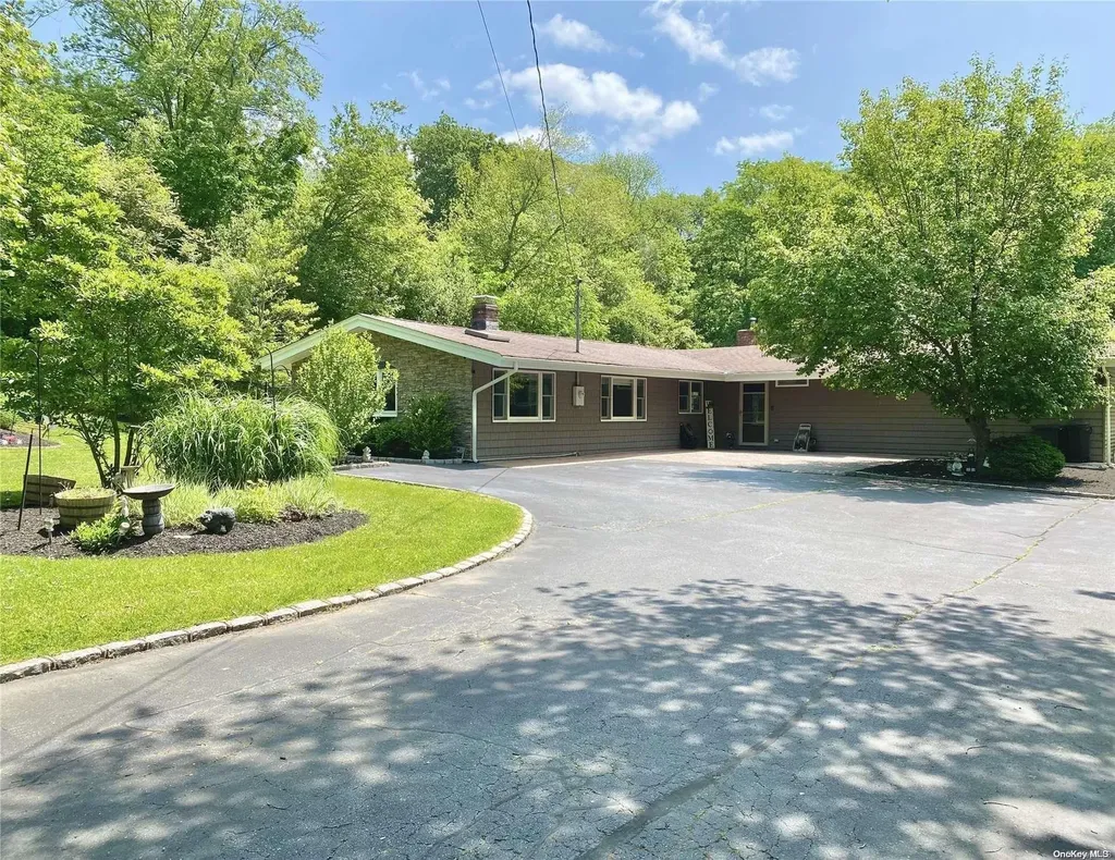 8 Summerset Drive Smithtown NY 11787