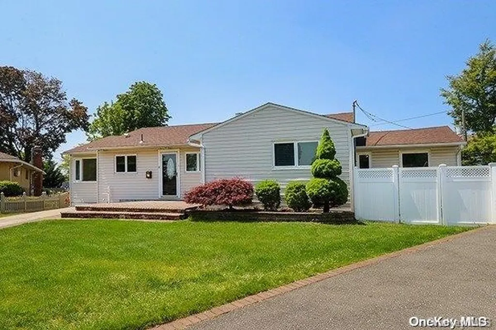 14 Abbey Court Plainview NY 11803