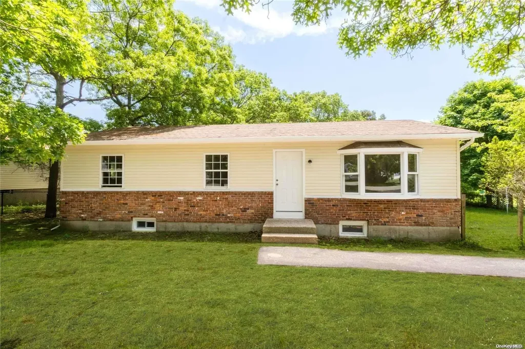 68 Meadowmere Avenue Mastic NY 11950