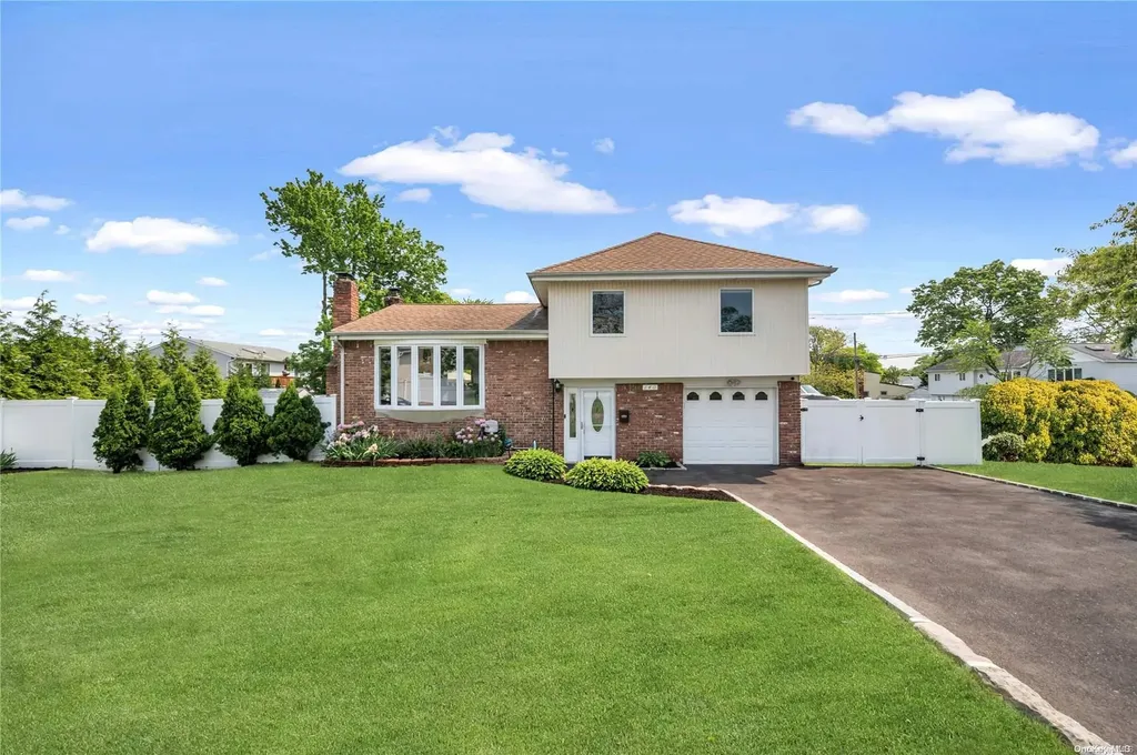 140 11th Avenue West Babylon NY 11704
