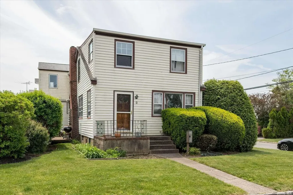 1 Willow Avenue Hicksville NY 11801