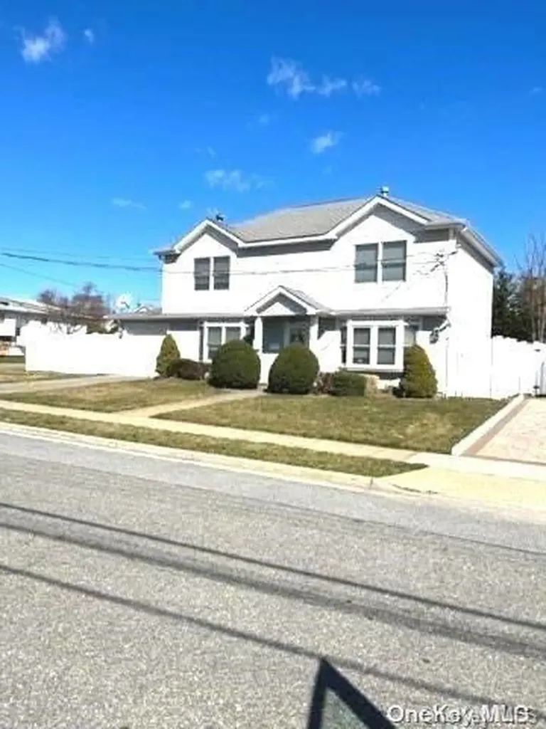 103 Belmill Road Bellmore NY 11710
