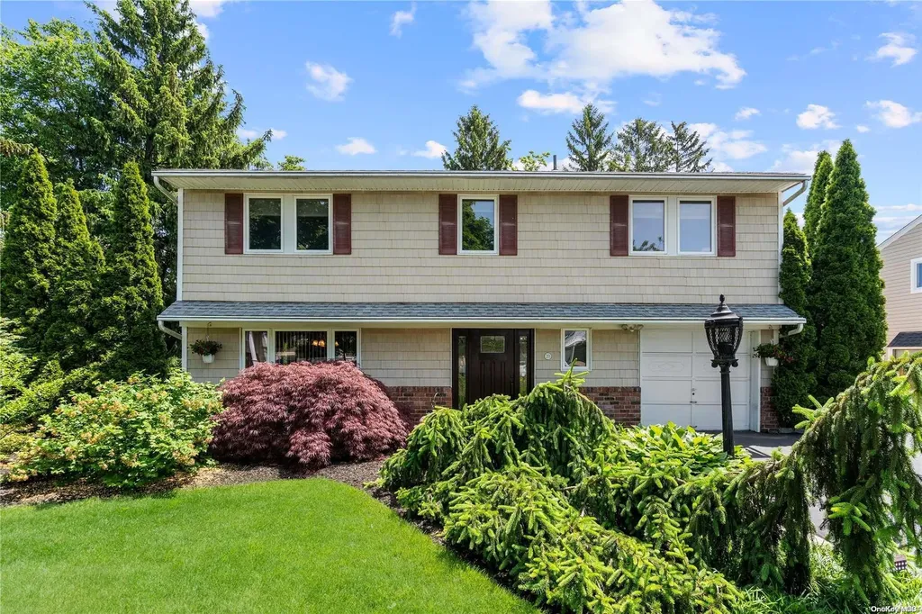 20 Suttonwood Drive Commack NY 11725