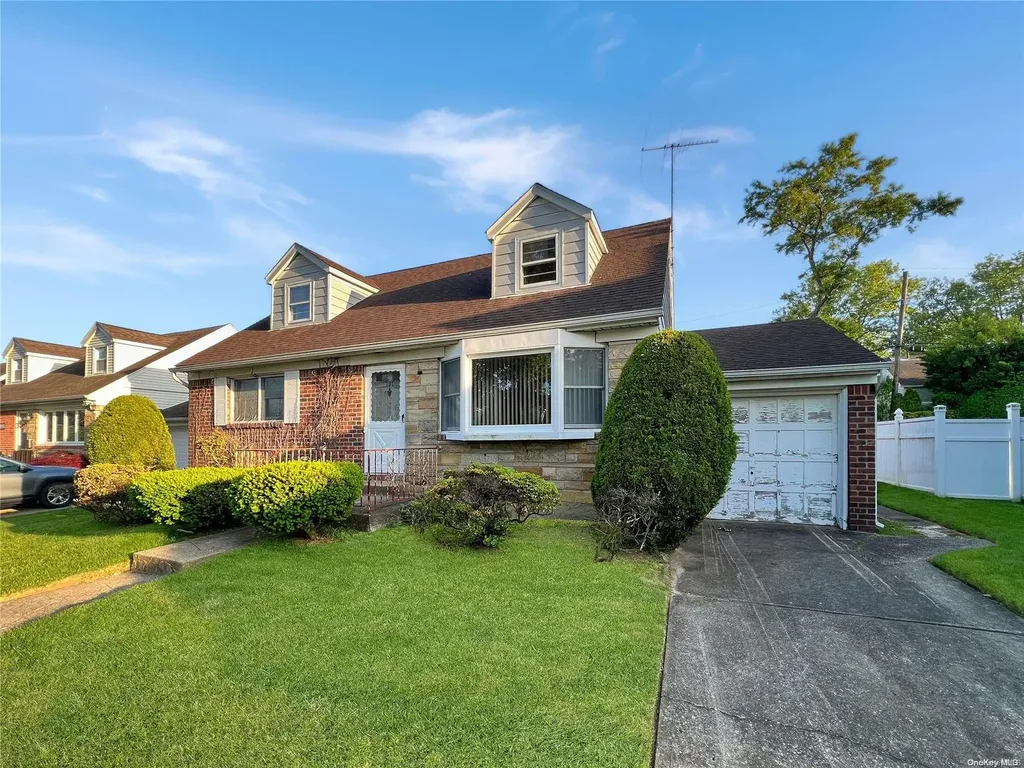 131 Aster Drive New Hyde Park NY 11040