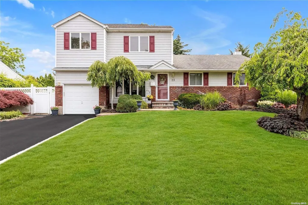 23 Bluegrass Lane Commack NY 11725