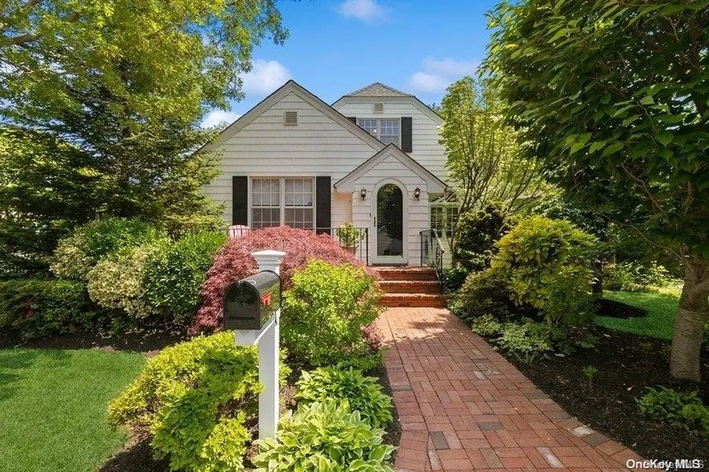 843 Monroe Drive Centerport NY 11721