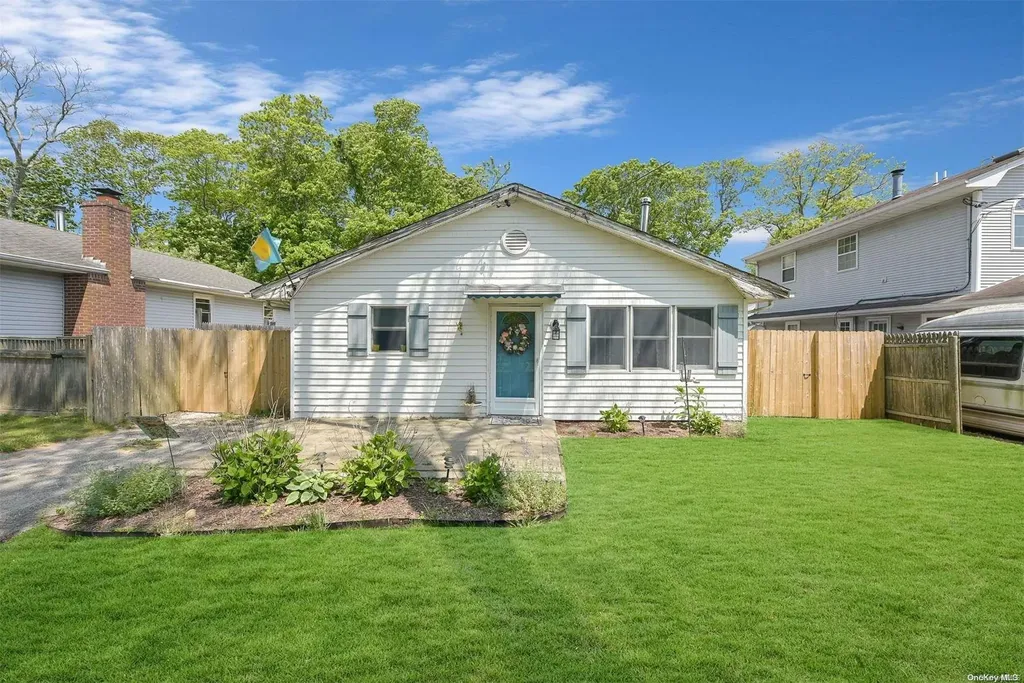 107 Argyle Drive Shirley NY 11967