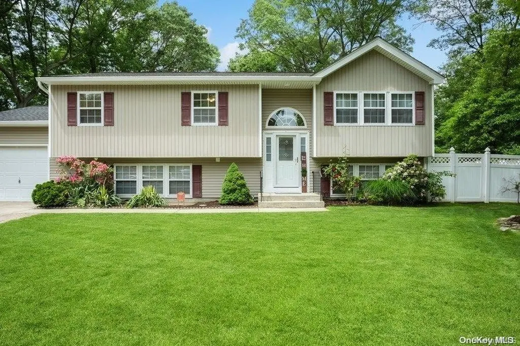 7 Gerta Court Selden NY 11784