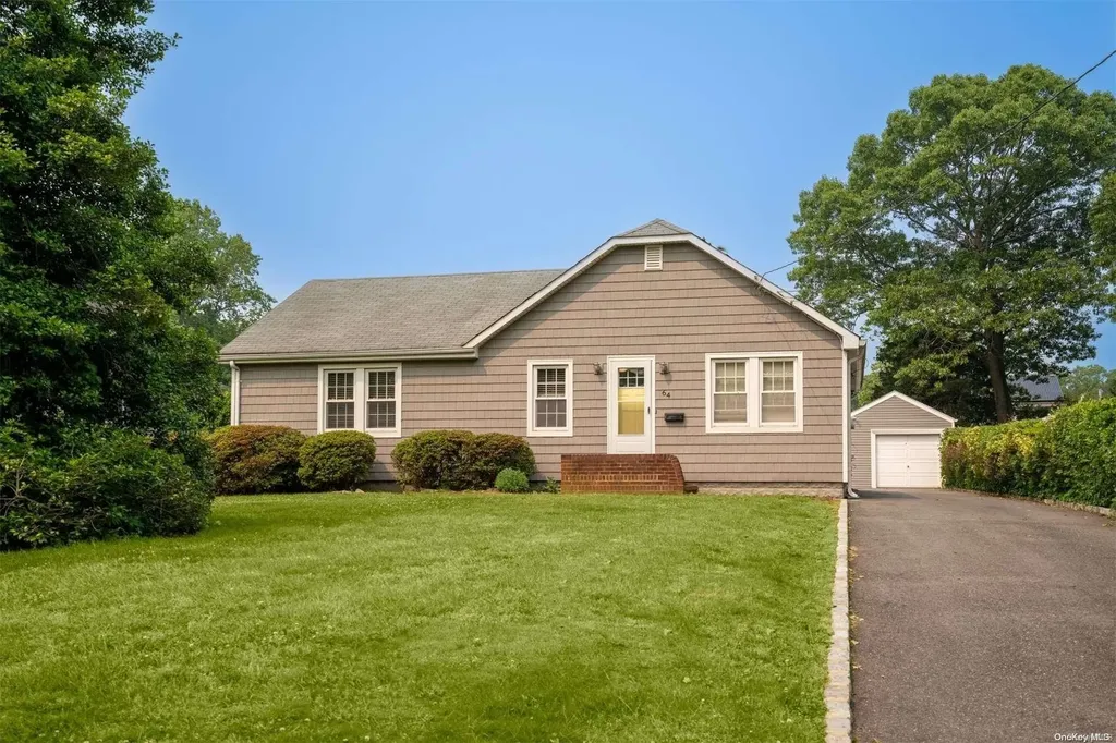 64 5th Avenue Kings Park NY 11754