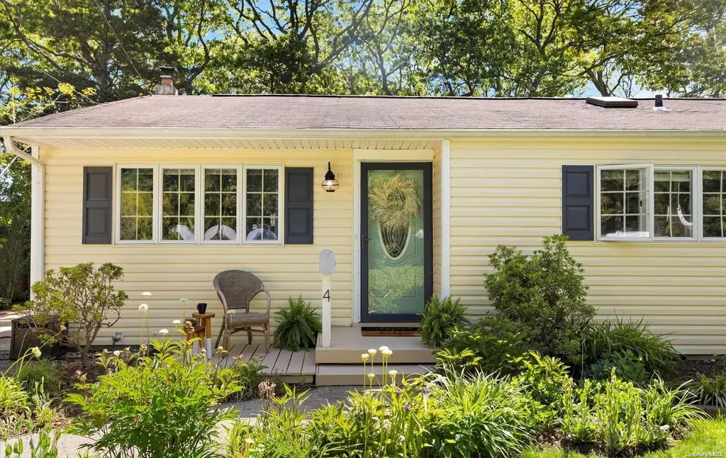 4 Beebe Place Blue Point NY 11715