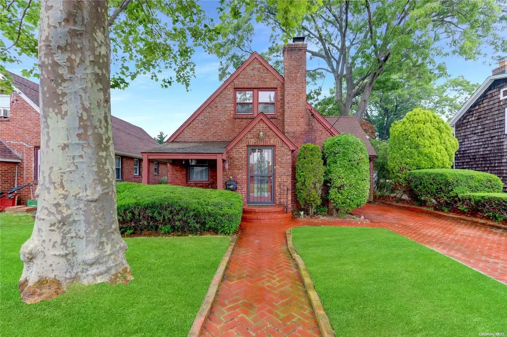 185 Wicks Lane Malverne NY 11565