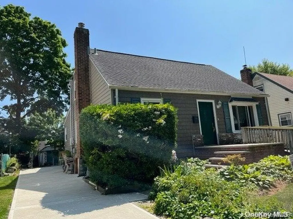 1042 Clyde Road North Baldwin NY 11510