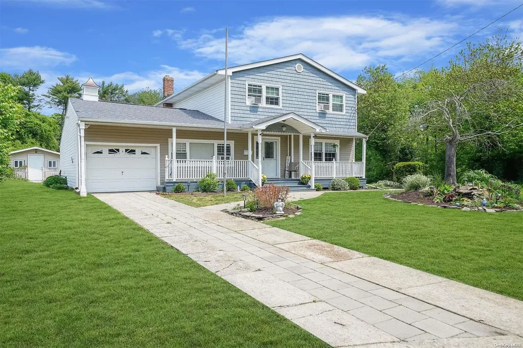 9 Rex Court Bay Shore NY 11706