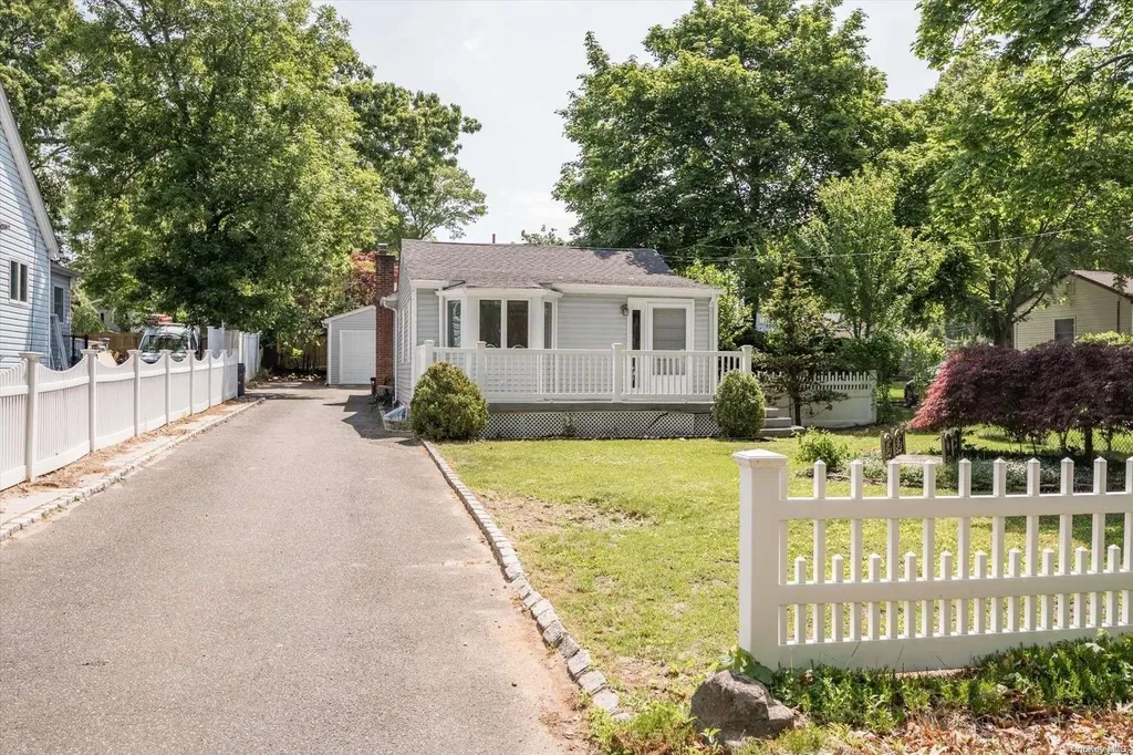 139 Adirondack Drive Selden NY 11784