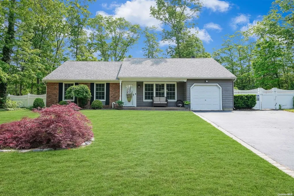 41 Griffin Drive Mount Sinai NY 11766