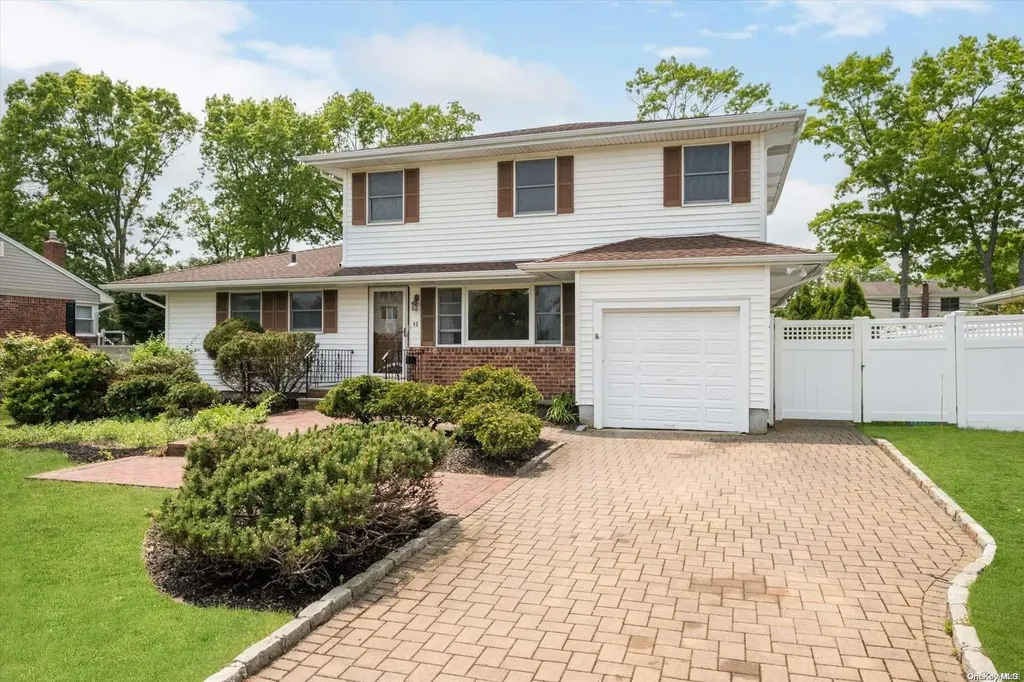 42 Simmons Drive East Islip NY 11730