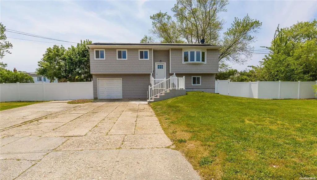 36 Millay Lane Bay Shore NY 11706