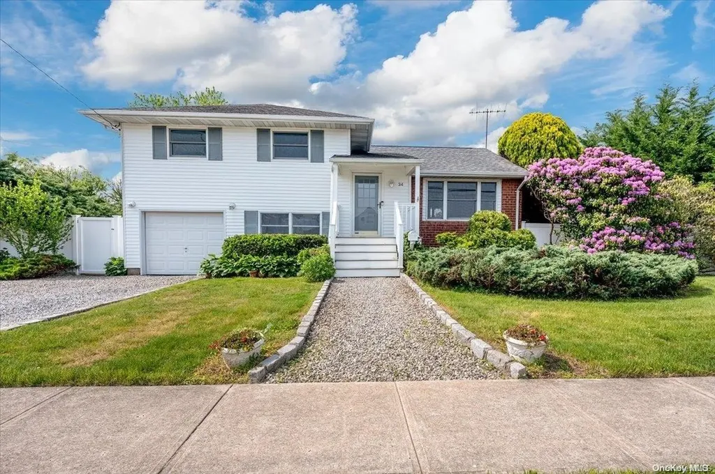 34 Harrison Place Massapequa NY 11758