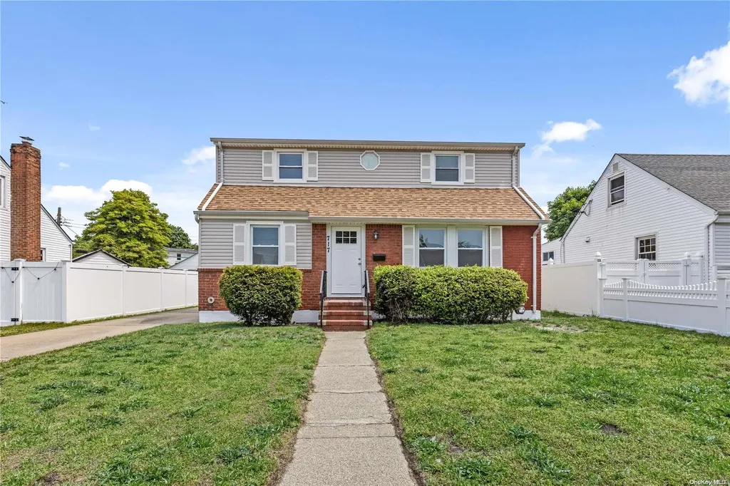 717 Windsor Road Uniondale NY 11553