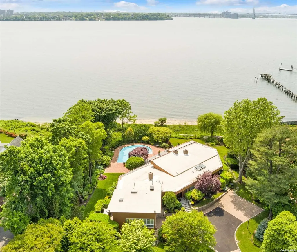 26 Martin Court Great Neck NY 11024