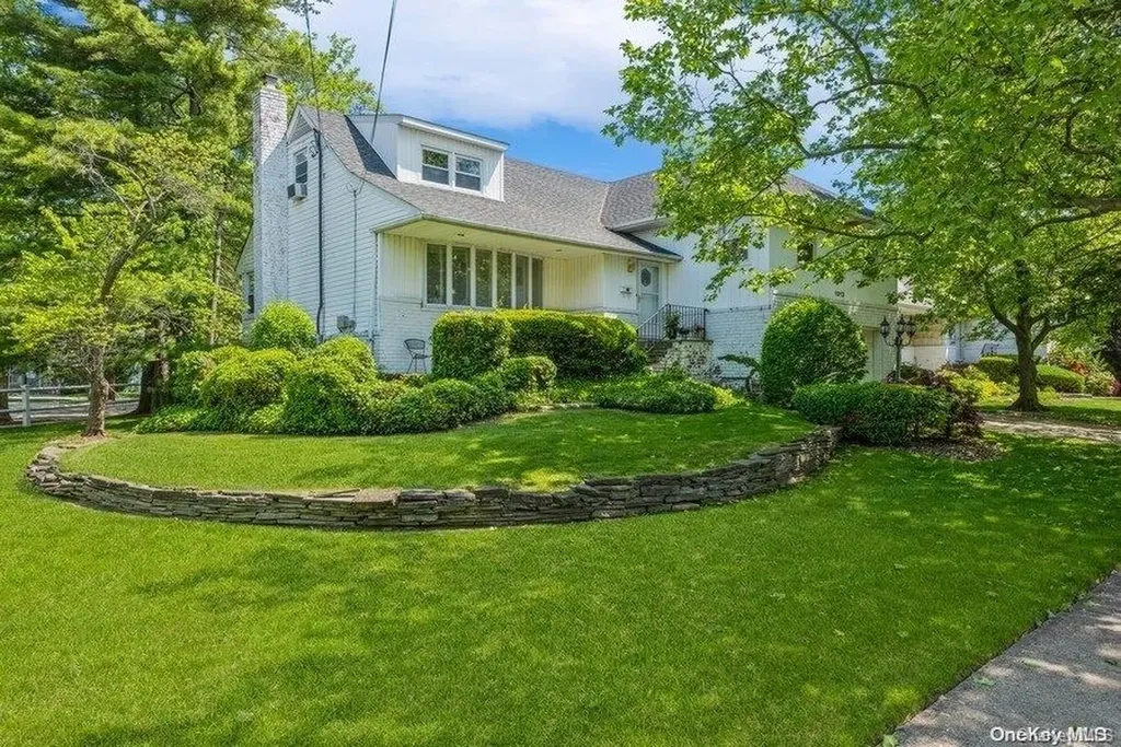 1012 Hazel Place Woodmere NY 11598