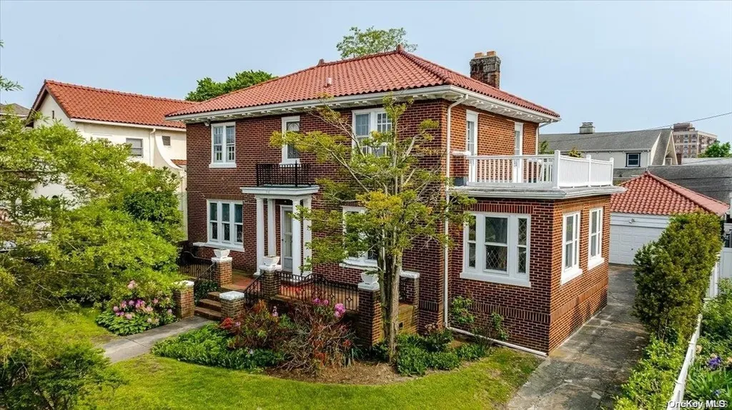 50 W Walnut Street Long Beach NY 11561