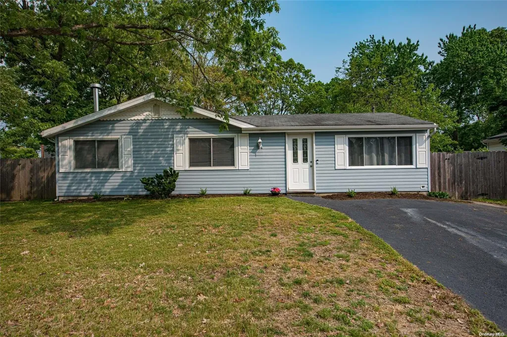 47 Riviera Drive Selden NY 11784