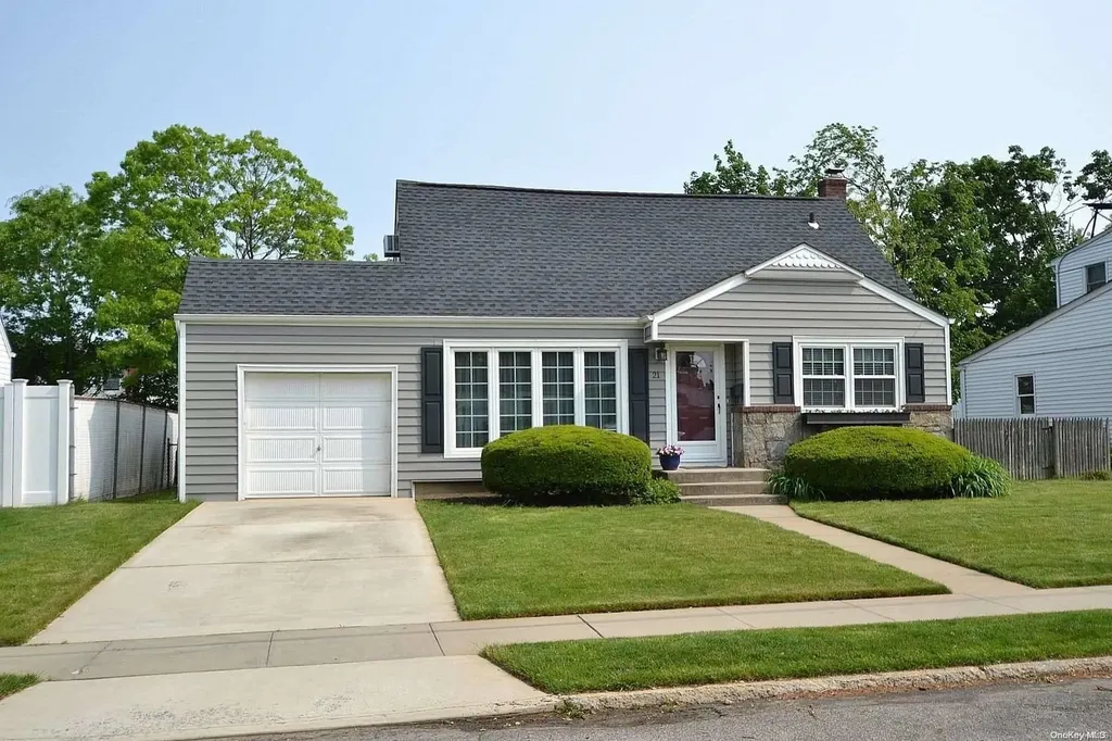 21 Edward Street Bethpage NY 11714