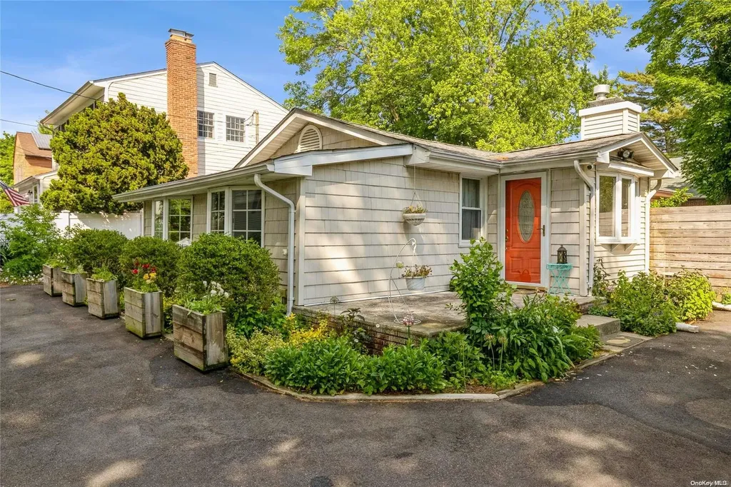 6 Maple Lane Huntington NY 11743