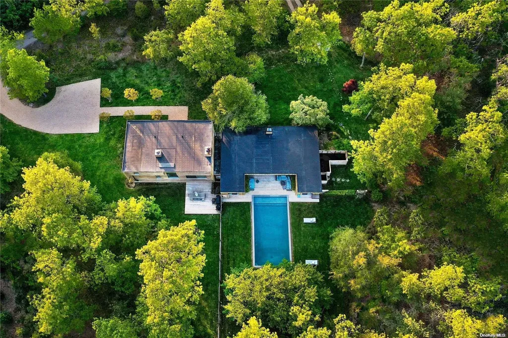 107 Swamp Road East Hampton NY 11937