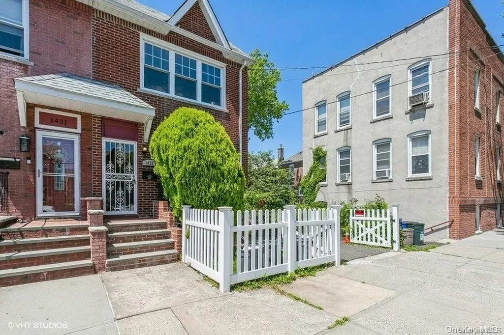 1433 Hobart Avenue Bronx NY 10461