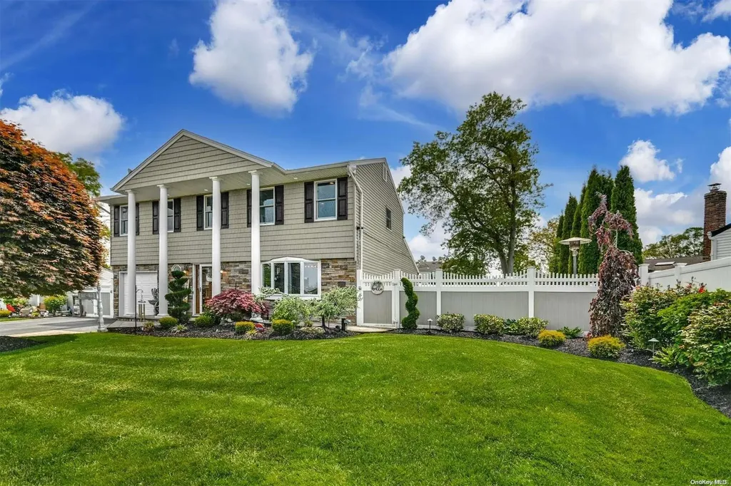 13 Carto Circle Deer Park NY 11729