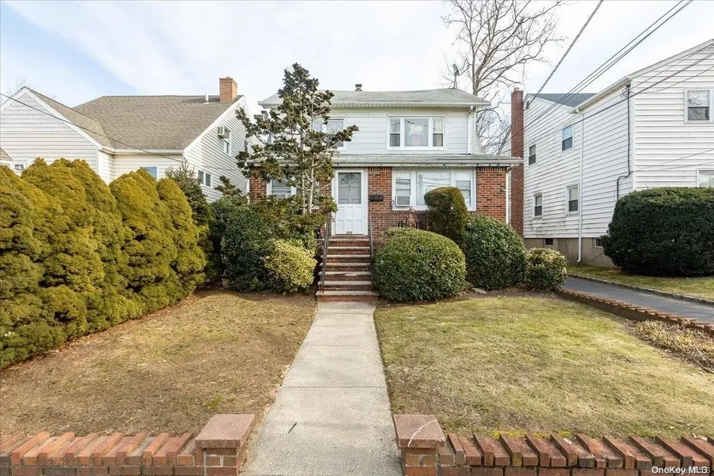 366 Hamilton Avenue Hewlett NY 11557