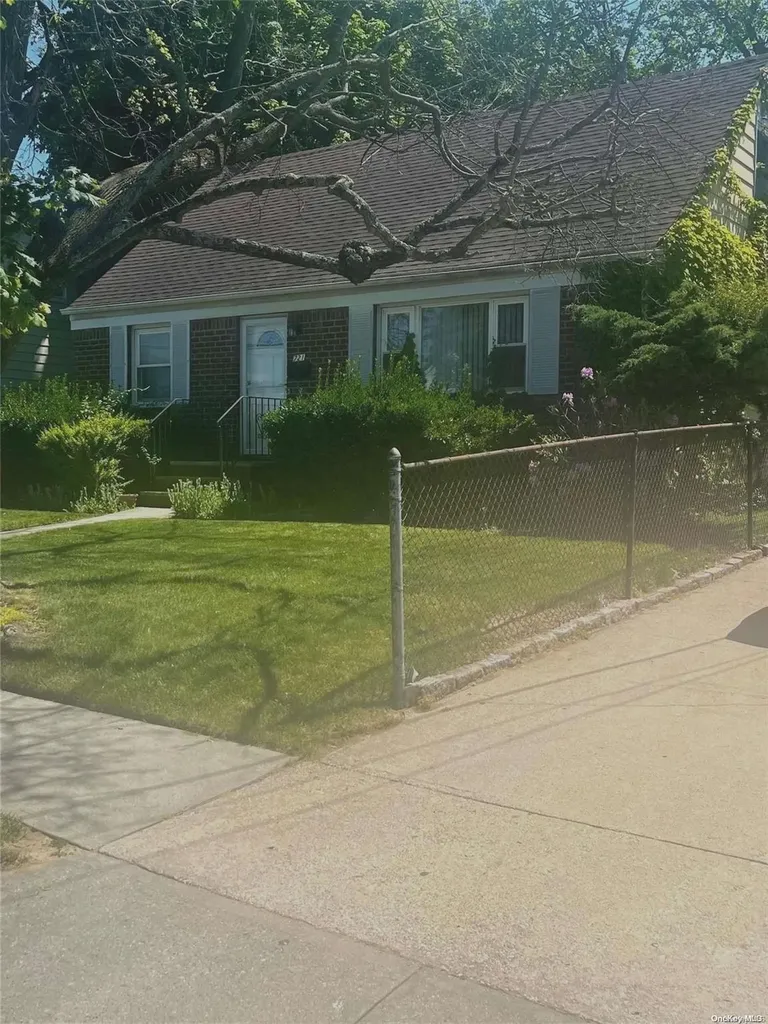 721 Martin Drive Uniondale NY 11553