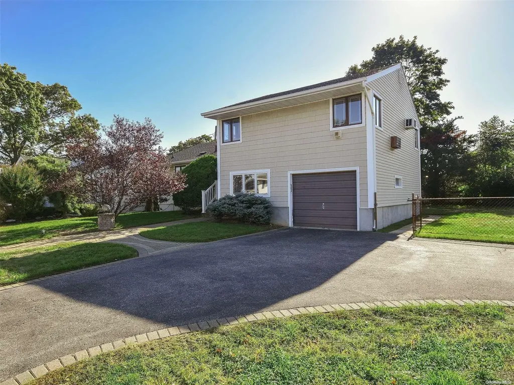 3510 Centerview Avenue Wantagh NY 11793