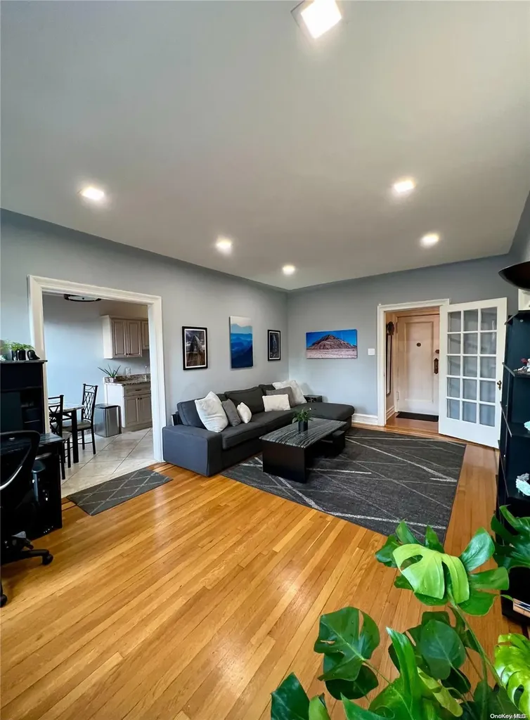 160-15 Powells Cove Boulevard Beechhurst NY 11357