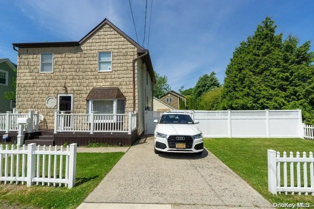 12 1st Avenue East Islip NY 11730