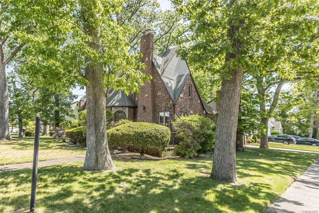 151 Emerson Place Valley Stream NY 11580