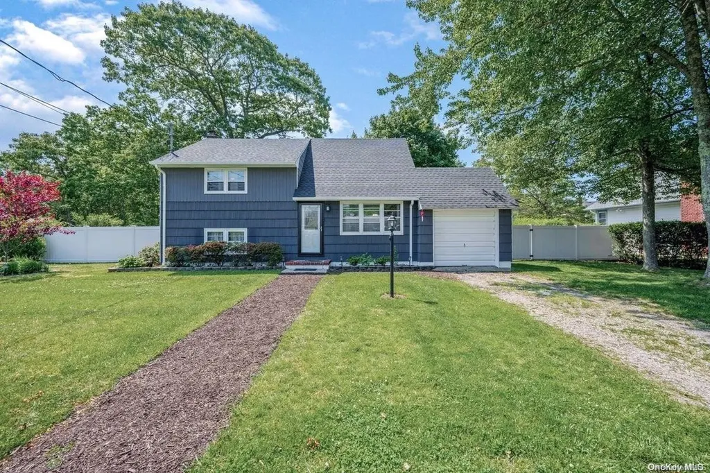 52 Fairview Drive Shirley NY 11967