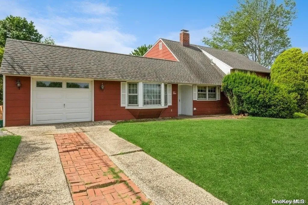 2 Epic Lane Levittown NY 11756