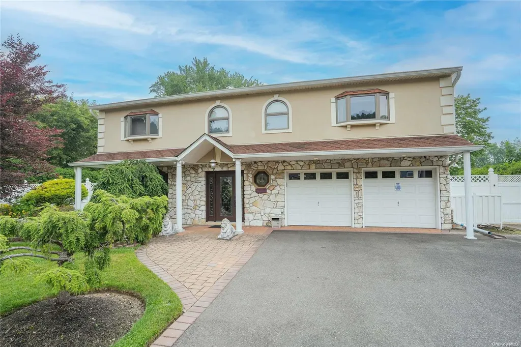 8 Gallatin Drive Dix Hills NY 11746