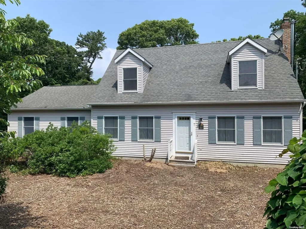 7 Neptune Avenue Hampton Bays NY 11946