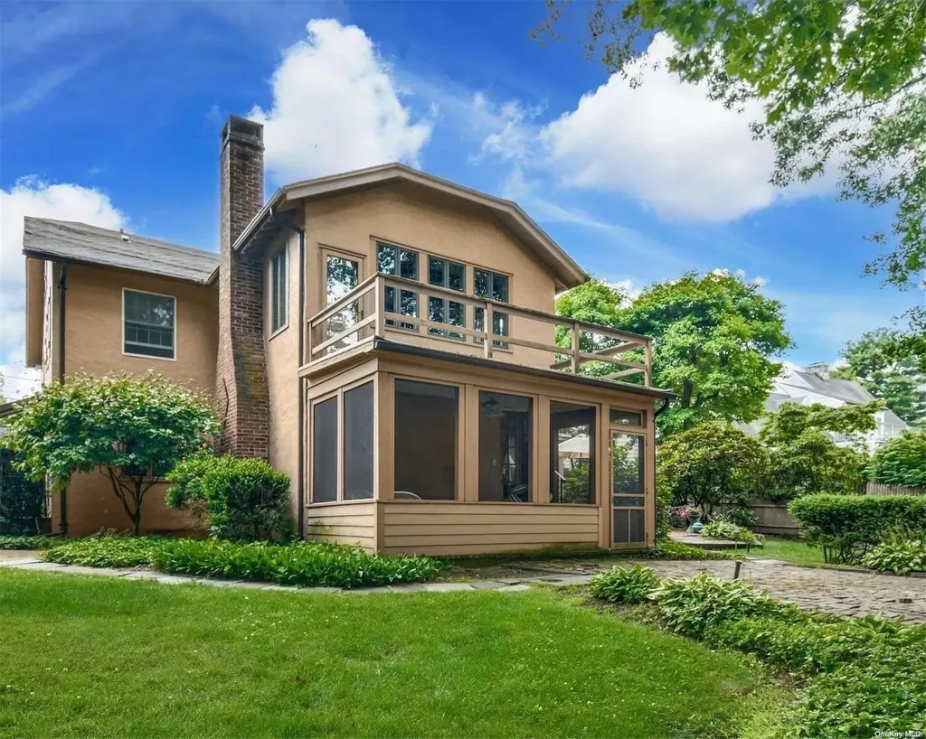 49 Summit Drive Huntington NY 11743