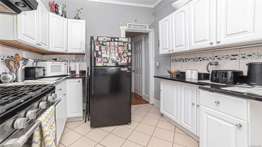 58-59 78th Avenue Glendale NY 11385